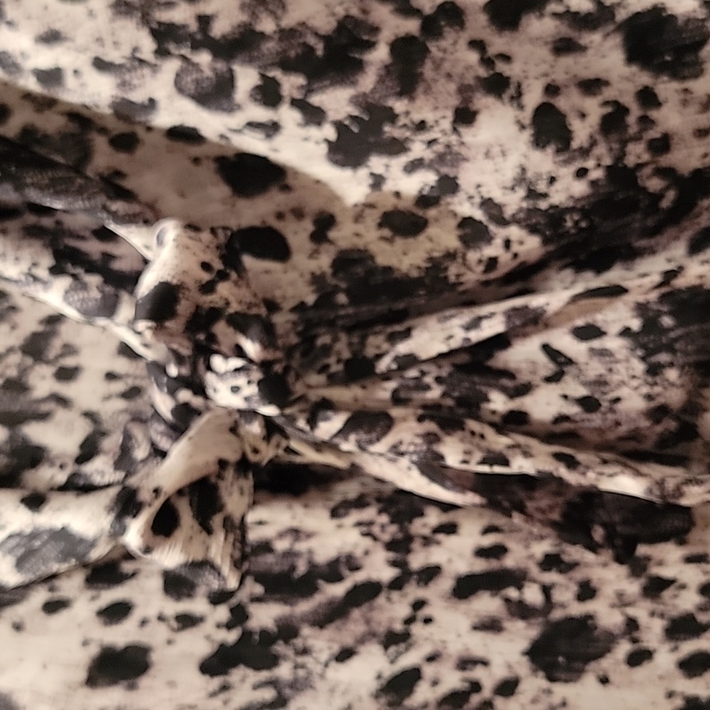 Kasper Black and White Sleeveless Blouse - Picture 5 of 5